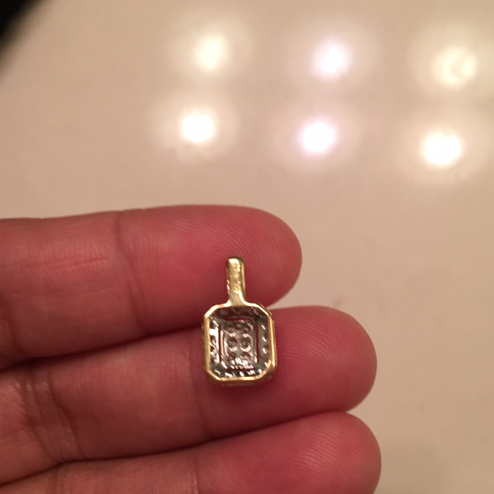 Beautiful diamond 💎 10k pendant - Picture 3 of 4